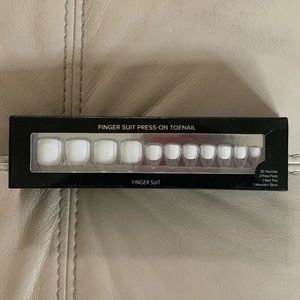 Fingersuit press on toenails.
